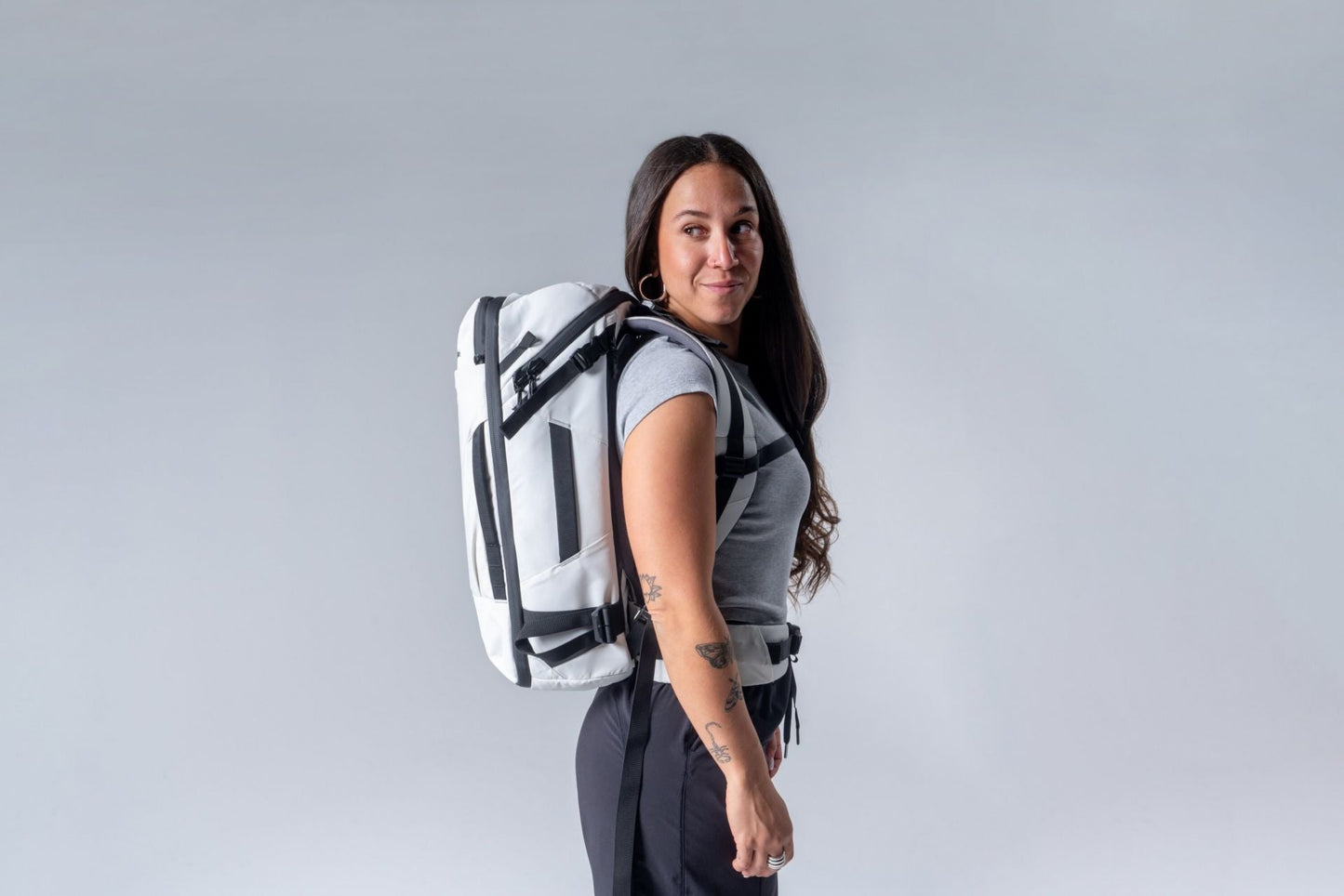 Matador GlobeRider35 Travel Backpack (white) - Handgepäckkonformer Rucksack für Weltreisen (35 liter) von Matador