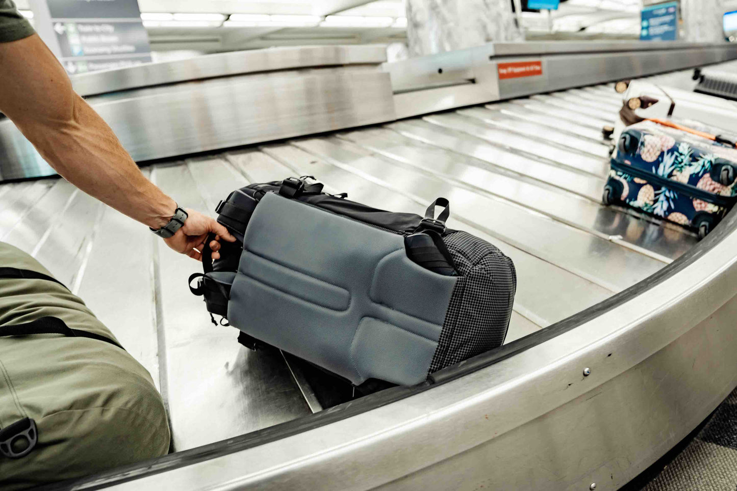 Matador GlobeRider45 Travel Backpack (black) - Handgepäckkonformer Rucksack für Weltreisen (45 liter) von Matador